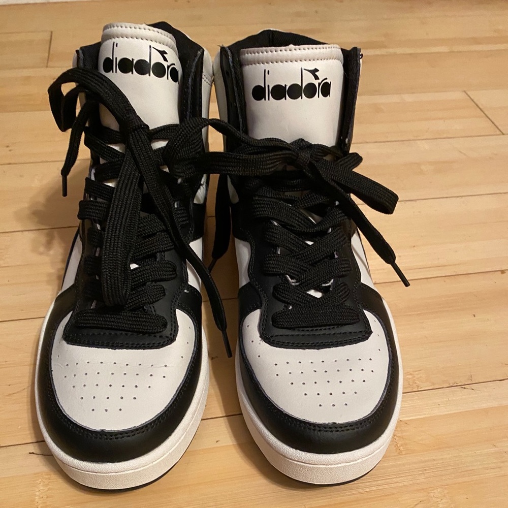 Old school Diadora’s  high top sneakers
